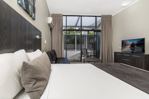 Sunshine Tower Hotel - Tourism Cairns 18