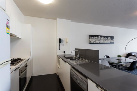 Oxygen Apartments - Tourism Cairns 11