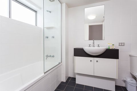 Oxygen Apartments - Tourism Cairns 12