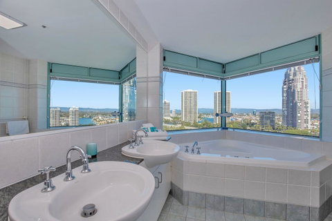 The Waterford On Main Beach - Tourism Cairns 25