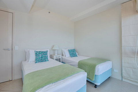 The Waterford On Main Beach - Tourism Cairns 34