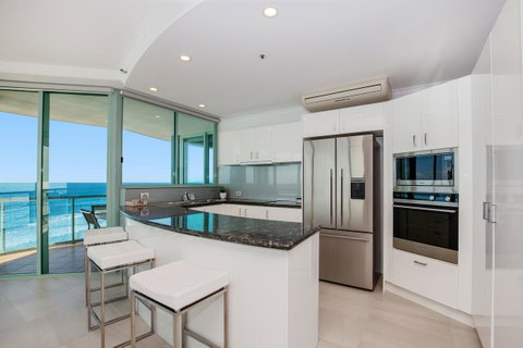 The Waterford On Main Beach - Tourism Cairns 24