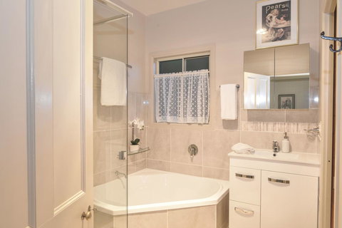 The Guesthouse Maleny - Tourism Cairns 10