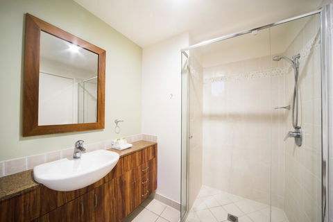 Portside Whitsunday Luxury Holiday Apartments - Tourism Cairns 22