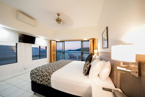 Portside Whitsunday Luxury Holiday Apartments - Tourism Cairns 24