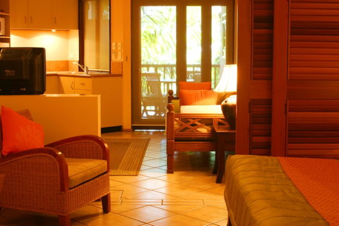 Hibiscus Resort & Spa - Official Onsite Reception & Check In - Tourism Cairns 16