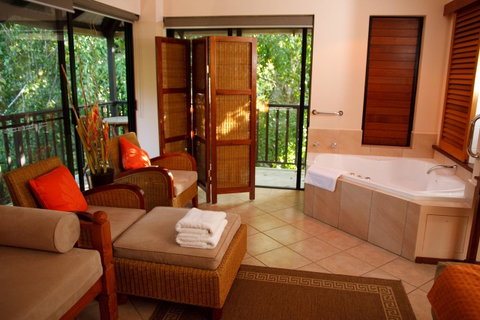 Hibiscus Resort & Spa - Official Onsite Reception & Check In - Tourism Cairns 10