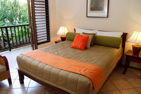 Hibiscus Resort & Spa - Official Onsite Reception & Check In - Tourism Cairns 11