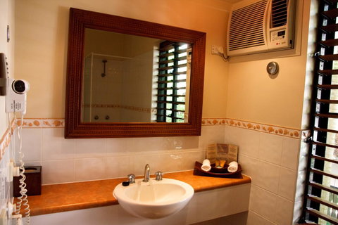 Hibiscus Resort & Spa - Official Onsite Reception & Check In - Tourism Cairns 32