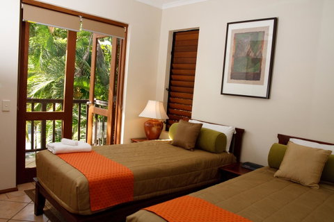 Hibiscus Resort & Spa - Official Onsite Reception & Check In - Tourism Cairns 6
