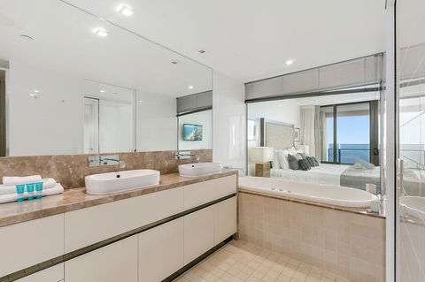 Soul 2 & 3 Bedroom Ocean View - We Accommodate - Tourism Cairns 2