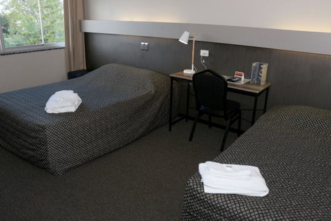 Brighton Hotel - Tourism Cairns 4