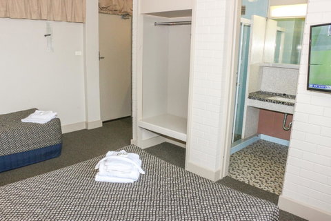 Brighton Hotel - Tourism Cairns 5