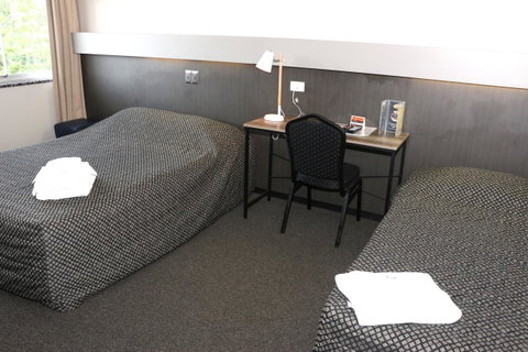 Brighton Hotel - Tourism Cairns 3
