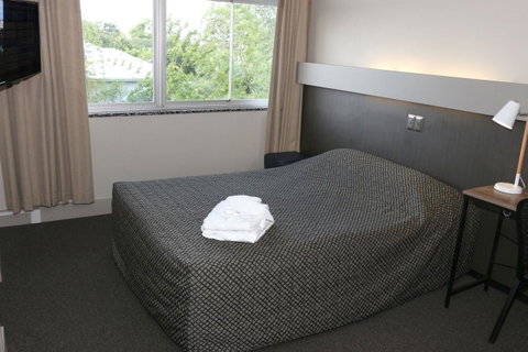 Brighton Hotel - Tourism Cairns 1