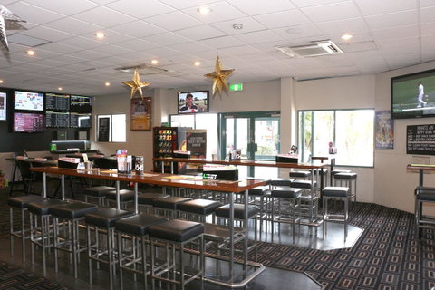Brighton Hotel - Tourism Cairns 16