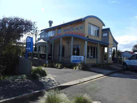 Waves Luxury Suites - Tourism Cairns 2