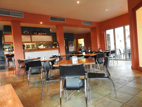 Waves Luxury Suites - Tourism Cairns 0