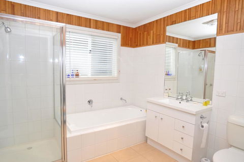 WELCOME BREAK - PET FRIENDLY - Tourism Cairns 3