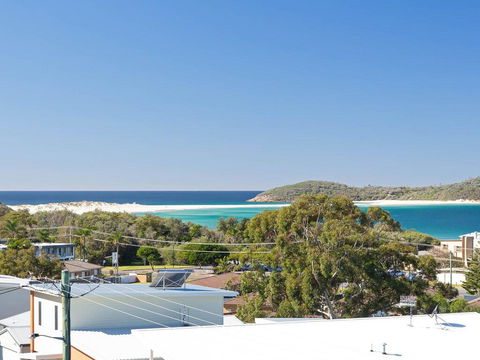 Whale Tales' 78 Lentara Street - FANTASTIC WATER VIEWS OVER FINGAL BEACH - Tourism Cairns 0