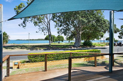 Wheelchair Friendly With Water Views - Welsby Pde, Bongaree - Tourism Cairns 3