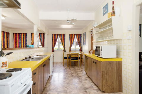 Wheelchair Friendly With Water Views - Welsby Pde, Bongaree - Tourism Cairns 2
