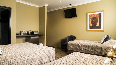 Windsor Castle Hotel - Tourism Cairns 1