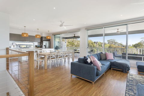 WINDSPRAY - MOUNT MARTHA - Tourism Cairns 1