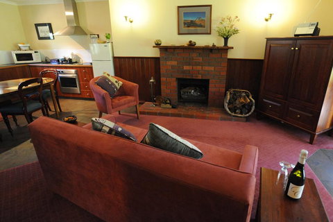 Wintarni Olives Cottage - Tourism Cairns 0