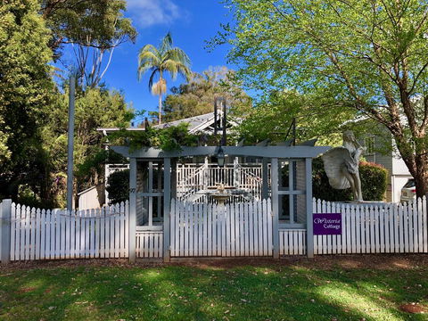 Wisteria Cottage 95 Main Western Road - Tourism Cairns 0