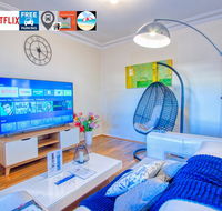 Wollongong station holiday house with Wi-Fi75 Inch TV NetflixParkingBeach - Tourism Cairns