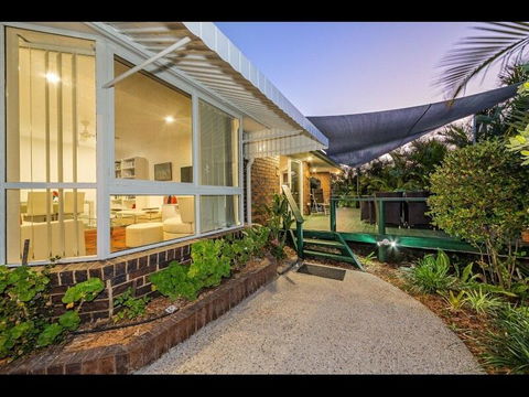 Woorim Secluded Palms Cottage - Tourism Cairns 1