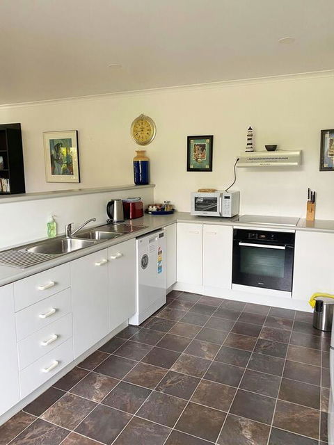 Woorim Secluded Palms Villa - Tourism Cairns 3