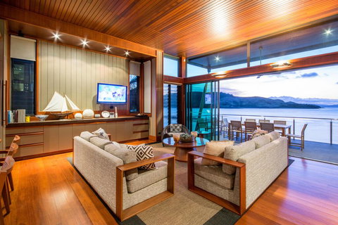 Yacht Club Villa - Tourism Cairns 3