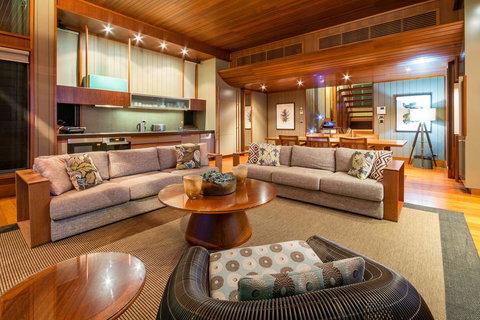 Yacht Club Villa - Tourism Cairns 1