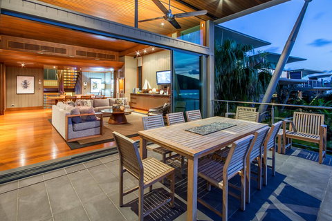 Yacht Club Villa - Tourism Cairns 2