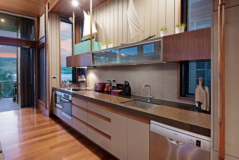 Yacht Club Villa 33 - Serenity - 4 Bedroom 4 Bathroom House Ocean Views 2 Buggies - Tourism Cairns 1