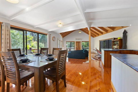 YARRABEE - The Perfect Getaway! - Tourism Cairns 0