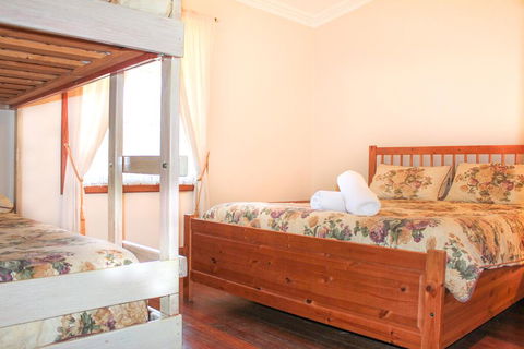 York Cottages And Burnley House - Tourism Cairns 2
