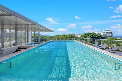 \'Escape At Harbour Lights\' Poolside Chic In The City - Tourism Cairns 1