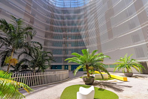 \'Escape At Harbour Lights\' Poolside Chic In The City - Tourism Cairns 4