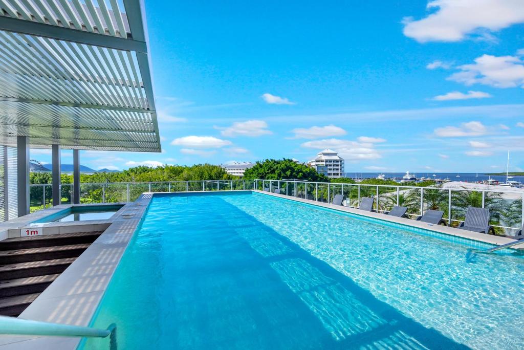 \'Escape at Harbour Lights\' Poolside Chic in the City
