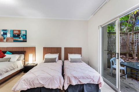 Zenith Studio, Unit 3/10 Messines Street - Tourism Cairns 2