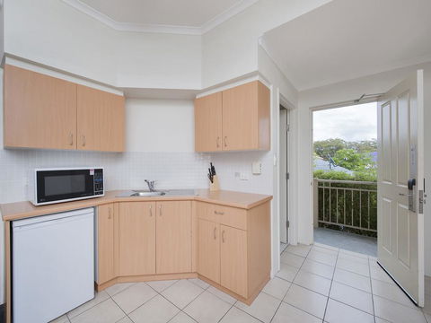 Zenith Studio, Unit 4/10 Messines Street - Tourism Cairns 1