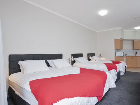 Zenith Studio, Unit 4/10 Messines Street - Tourism Cairns 2