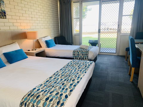 Zorba Waterfront Motel - Tourism Cairns 2