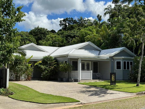 5 Star Villa In Tropical Location With Patio And Hot Tub 3 Bedroom 2 Bath - Tourism Cairns 1