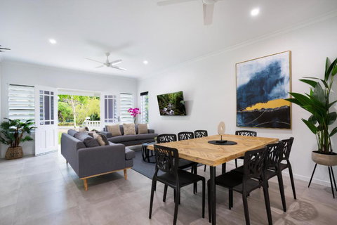 5 Star Villa In Tropical Location With Patio And Hot Tub 3 Bedroom 2 Bath - Tourism Cairns 2