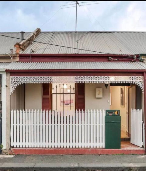 A Beautiful Terrace House With Parking & Courtyard - Tourism Cairns 0