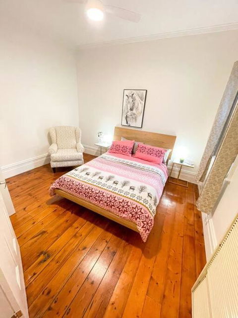 A Beautiful Terrace House With Parking & Courtyard - Tourism Cairns 4